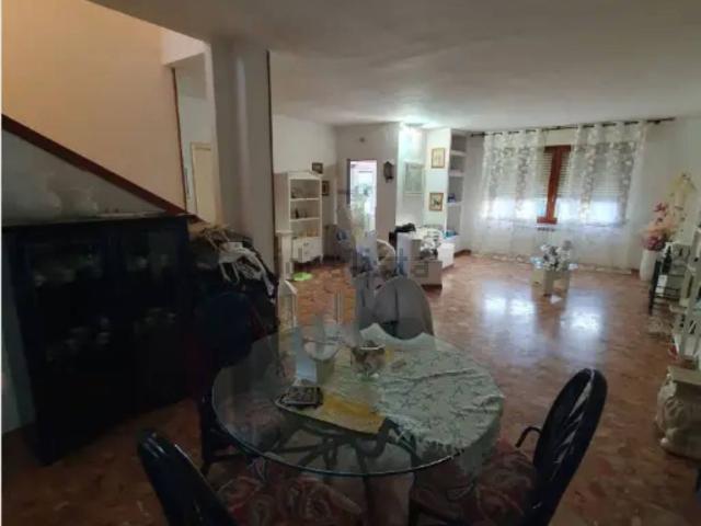 Case e ville in vendita di 186 m² in Località Montemazzano