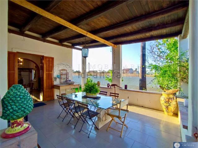 Case e ville in vendita di 187 m² in Traversa Rumania