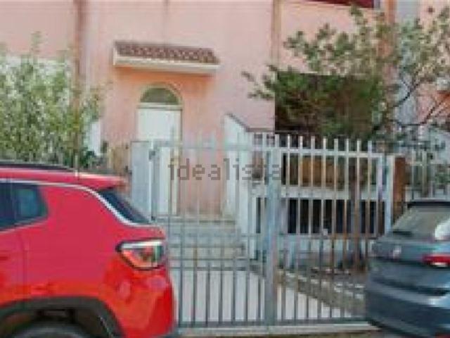 Case e ville in vendita di 187 m² in Via Costantino Mortati
