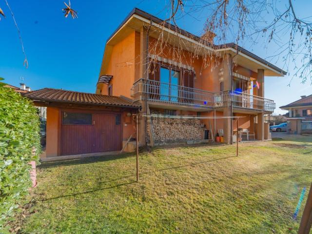 Case e ville in vendita di 187 m² in Via Cesare Pavese, 9