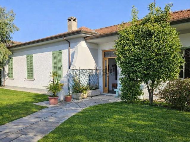 Case e ville in vendita di 187 m² in Via Bassagrande