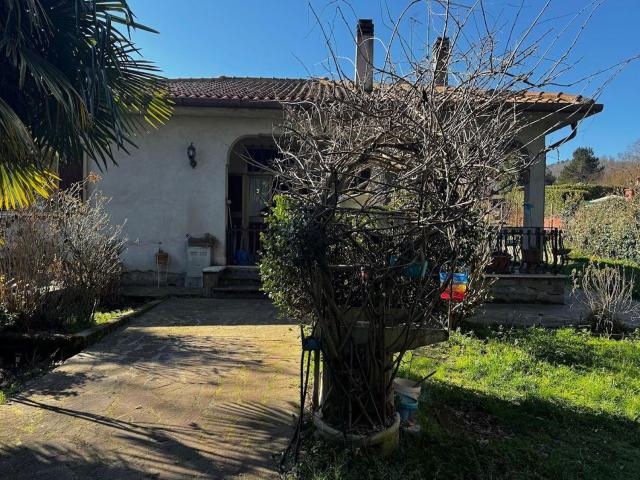 Case e ville in vendita di 187 m² in Via Mediana di Valle Moretta, 39