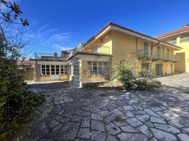 Case e ville in vendita di 1885 m² in Via Pizzo, 2