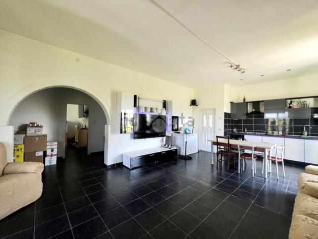 Case e ville in vendita di 188 m² in Via Cantone, 31