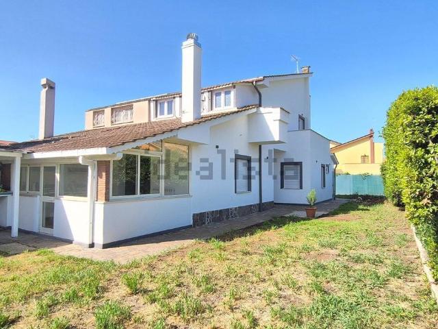 Case e ville in vendita di 188 m² in Via Isernia, 25
