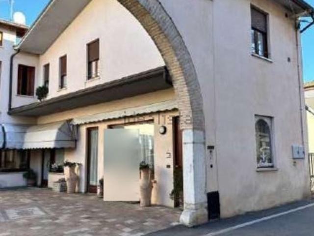 Case e ville in vendita di 189 m² in Via Benedetto Croce