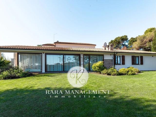 Case e ville in vendita di 189 m² in Via del Sole, 22