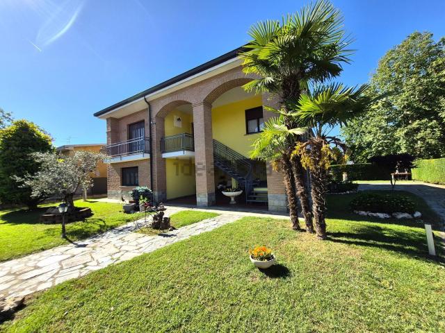 Case e ville in vendita di 189 m² in Via Lombardia, 13