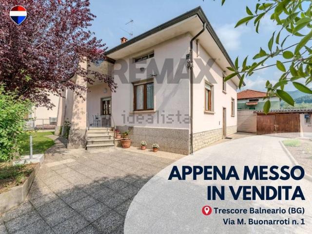 Case e ville in vendita di 189 m² in Via Michelangelo Buonarroti, 1