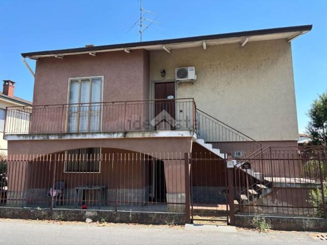 Case e ville in vendita di 189 m² in Via Papa Giovanni XXIII, 18