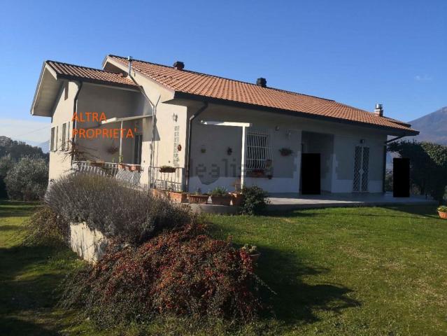 Case e ville in vendita di 189 m² in Via Pisciarello