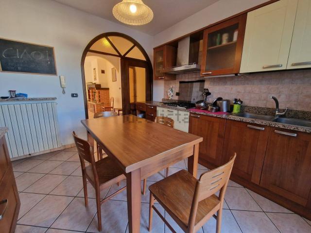 Case e ville in vendita di 189 m² in Via Rambaudi, 7