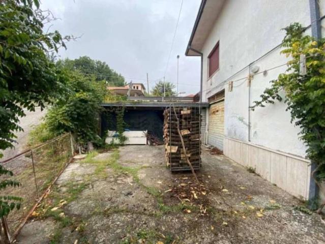 Case e ville in vendita di 189 m² in Via Verdara, 3