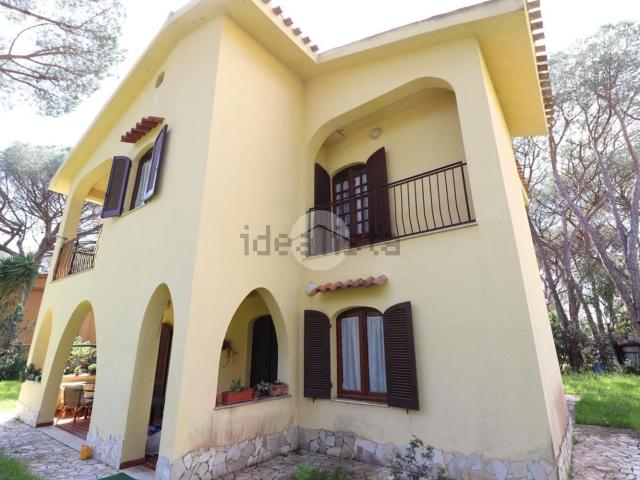 Case e ville in vendita di 230 m² in Strada del Pianeta Saturno, 5