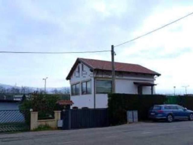Case e ville in vendita di 190 m² in Via C. Colombo