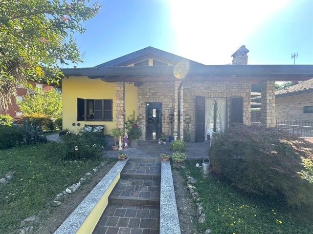 Case e ville in vendita di 190 m² in Via Colombera di Sotto, 9