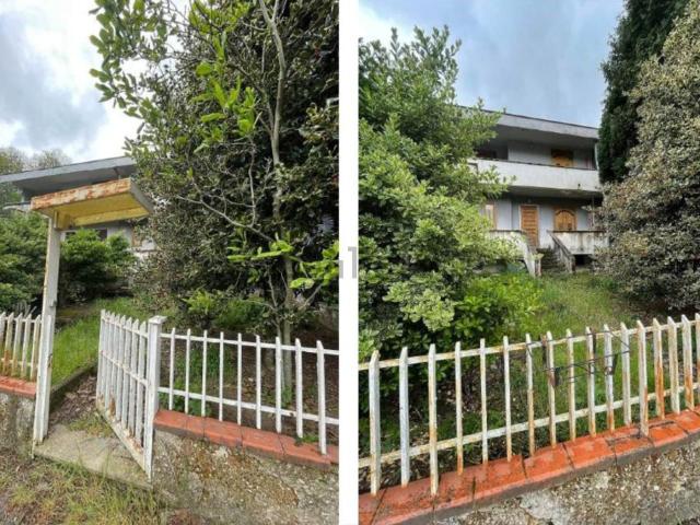 Case e ville in vendita di 190 m² in Via Campi