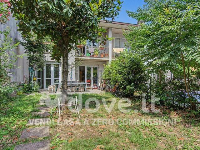 Case e ville in vendita di 190 m² in Via Cesario Minali, 15