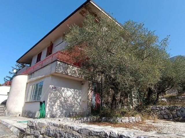 Case e ville in vendita di 190 m² in Via Aldo Moro, 55