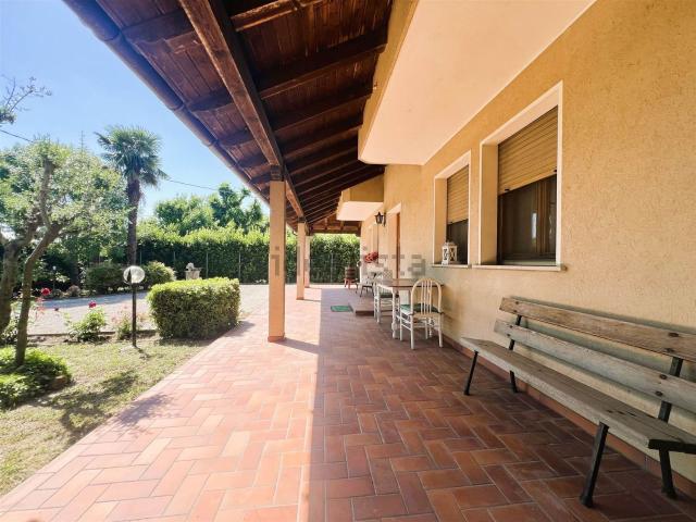 Case e ville in vendita di 190 m² in Via Arzinutti, 57