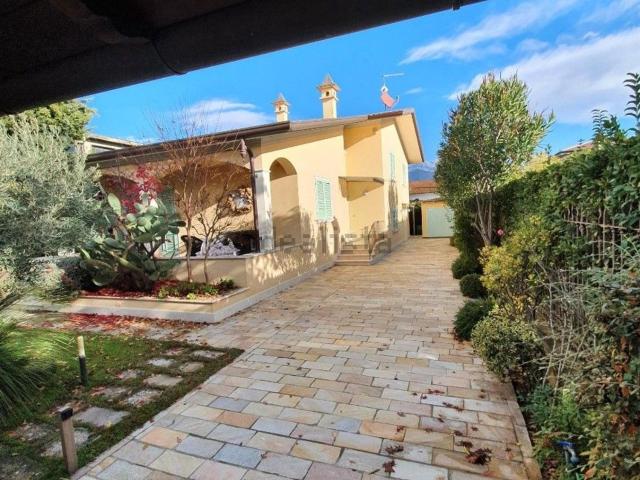 Case e ville in vendita di 190 m² in Via Balduini, 30