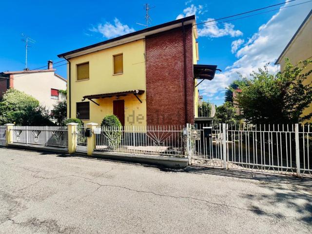 Case e ville in vendita di 190 m² in Via Giuseppe Verdi, 11