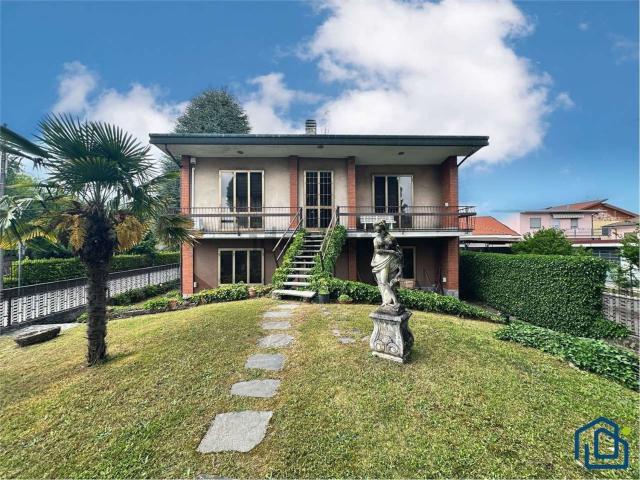Case e ville in vendita di 190 m² in Via Dè Medici, 2
