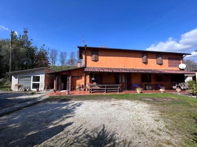 Case e ville in vendita di 190 m² in Via dei Fabbri