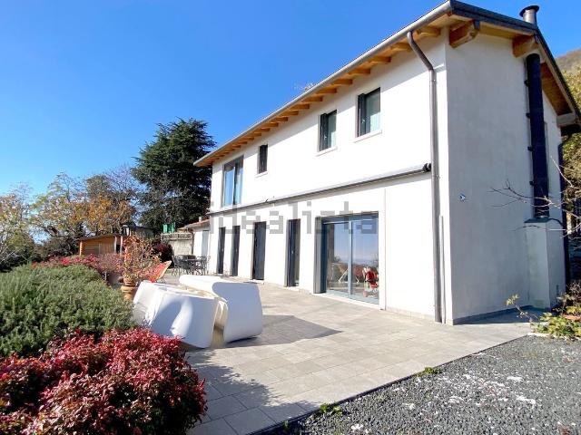 Case e ville in vendita di 190 m² in Via Divisione Julia