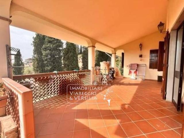 Case e ville in vendita di 190 m² in Via di Chiavarino