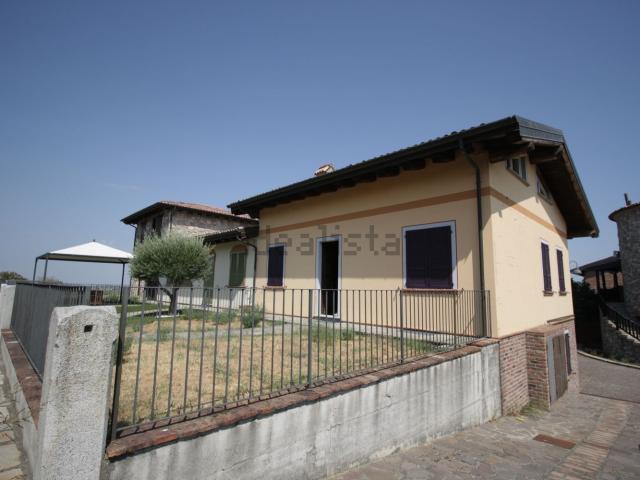 Case e ville in vendita di 190 m² in Via Diola, 23