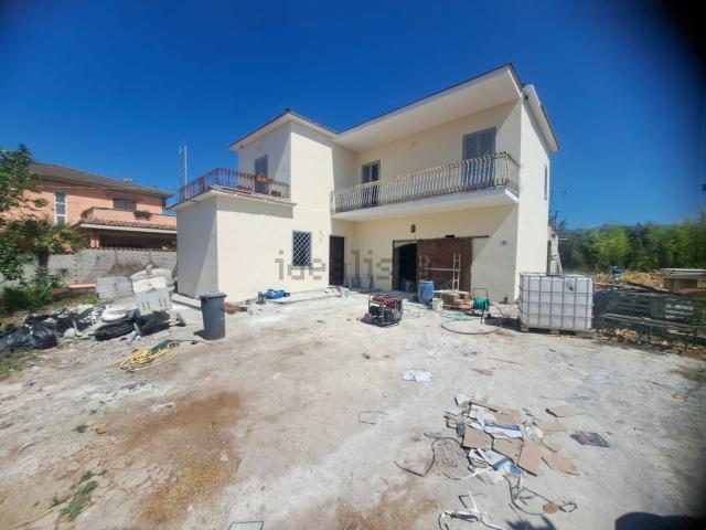 Case e ville in vendita di 190 m² in Via Fontana Parata