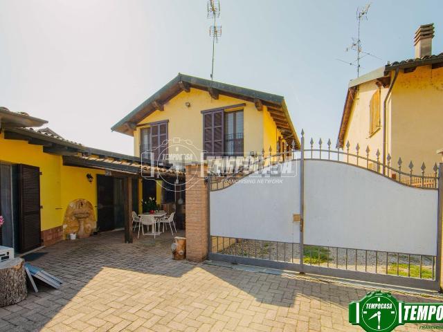 Case e ville in vendita di 190 m² in Via Fratelli Cairoli