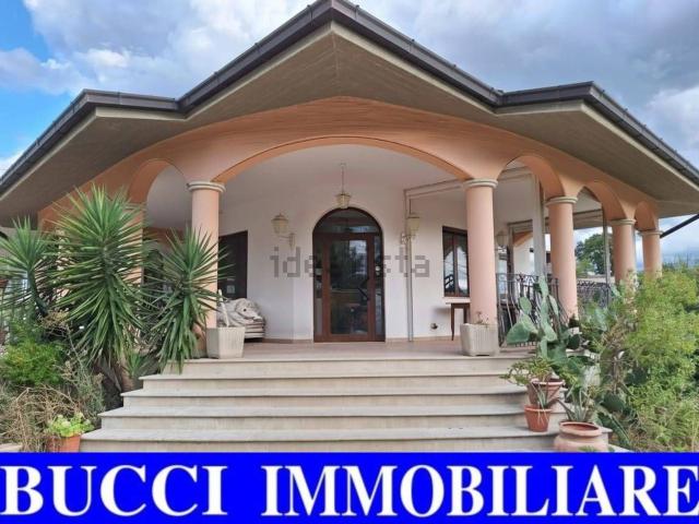 Case e ville in vendita di 190 m² in Via Oratorio, 1