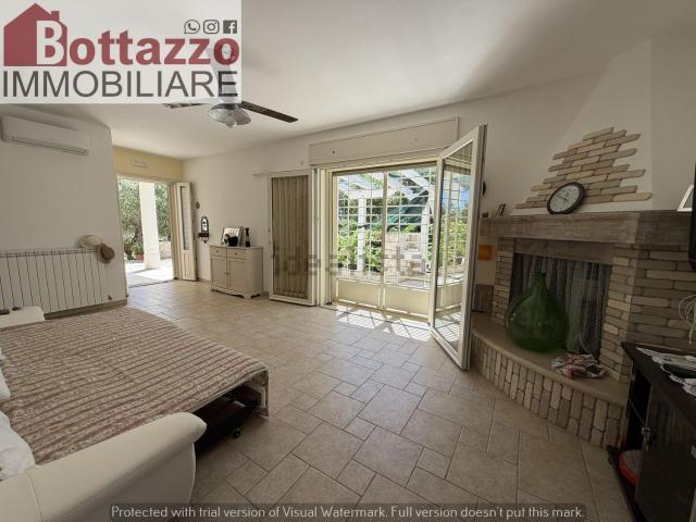 Case e ville in vendita di 190 m² in Via Loira, 6