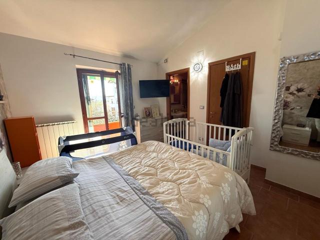 Case e ville in vendita di 190 m² in Via Limiti Sud, 82