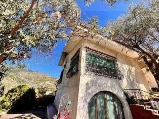 Case e ville in vendita di 190 m² in Via Montà di Lanza, 62