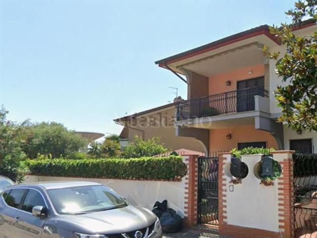 Case e ville in vendita di 190 m² in Via Mantegna