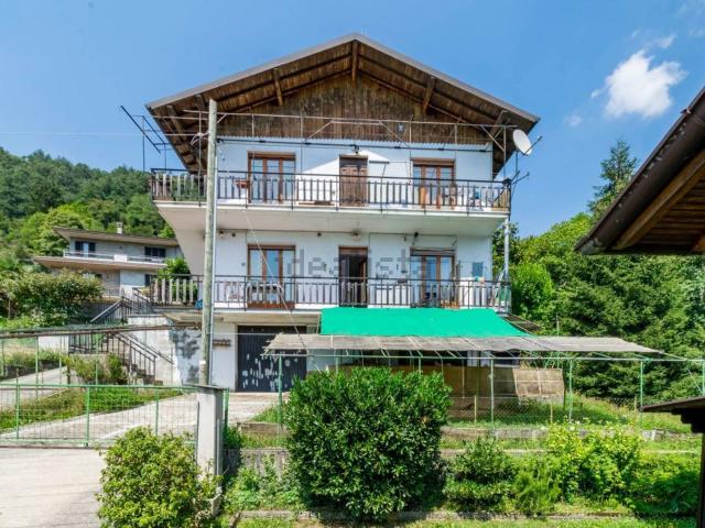 Case e ville in vendita di 190 m² in Via Medile