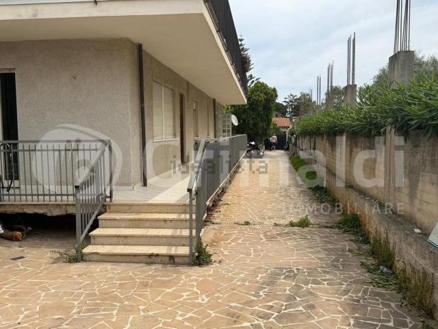 Case e ville in vendita di 190 m² in Via Miseno, 7