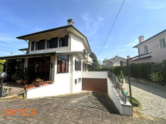 Case e ville in vendita di 190 m² in Via San Domenico