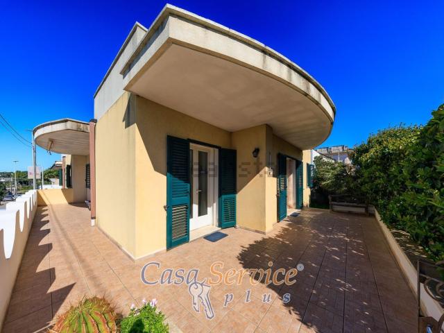 Case e ville in vendita di 190 m² in Via Supersano