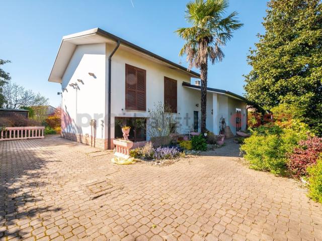 Case e ville in vendita di 190 m² in Via Paolo VI