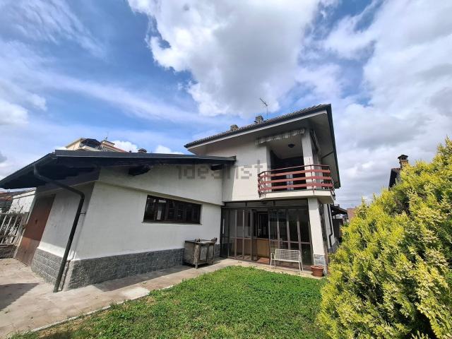 Case e ville in vendita di 190 m² in Via Pasubio, 2