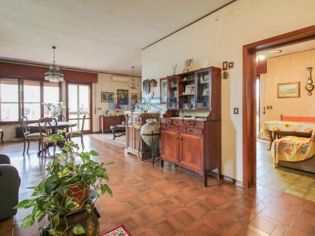 Case e ville in vendita di 190 m² in Via Putignano Sant&apos Ermete, 24