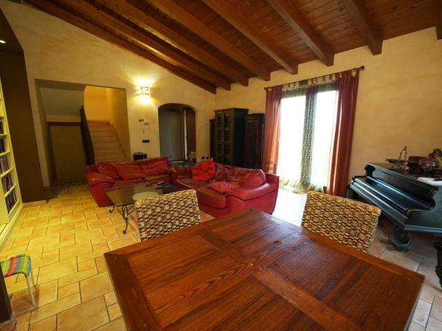 Case e ville in vendita di 190 m² in Via Roma, 94