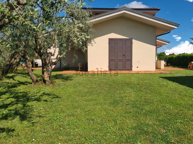 Case e ville in vendita di 190 m² in Via Romana Est