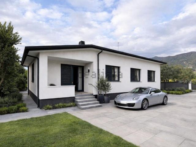 Case e ville in vendita di 190 m² in Via Risciolo