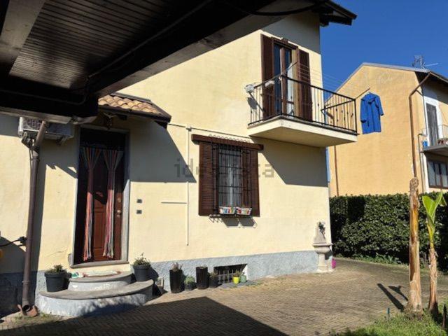 Case e ville in vendita di 190 m² in Via T. Olivelli
