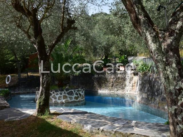 Case e ville in vendita di 190 m² in Via Terrapezzina